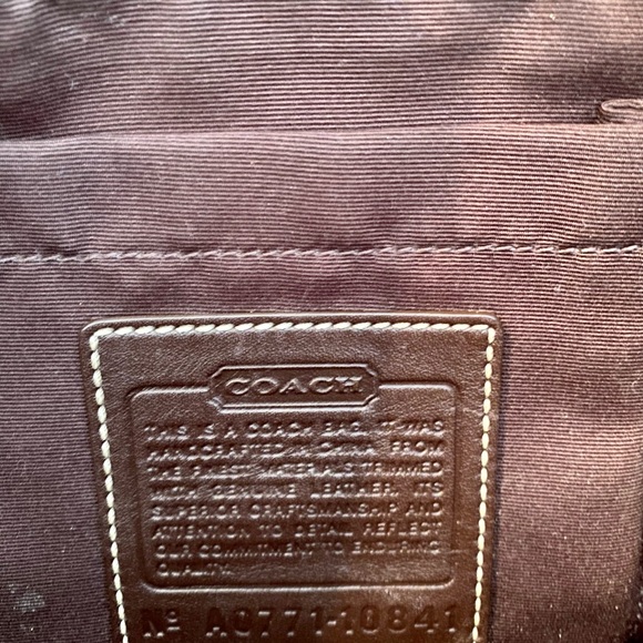 COACH- signature style city tote - Picture 4 of 6
